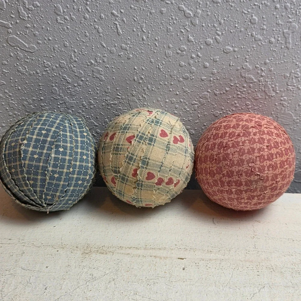 Vintage Wicker Basket & Fabric Wrapped Decorative Balls‎ Blue Pink Cottagecore